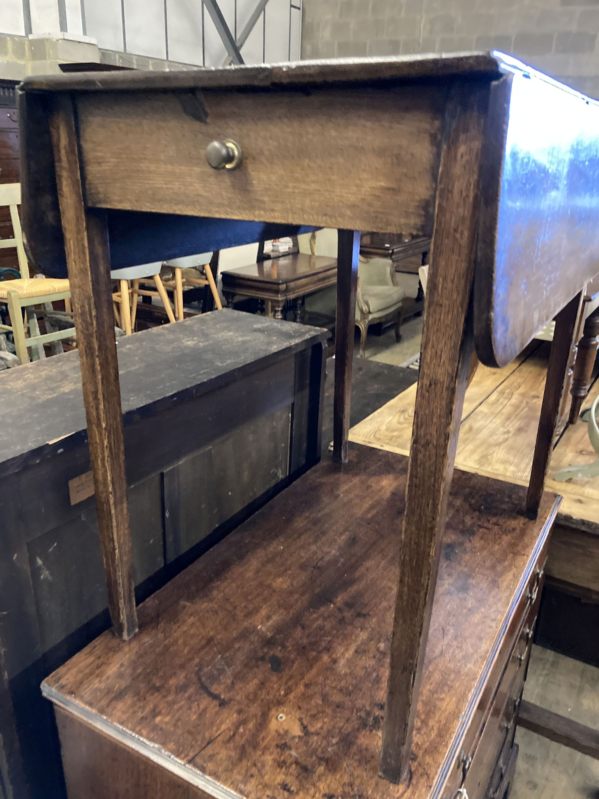 A George III provincial mahogany Pembroke table, with drawer, width 76cm, depth 52cm, height 73cm